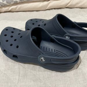 Crocs Navy blue unisex classic clog size 8 women’s